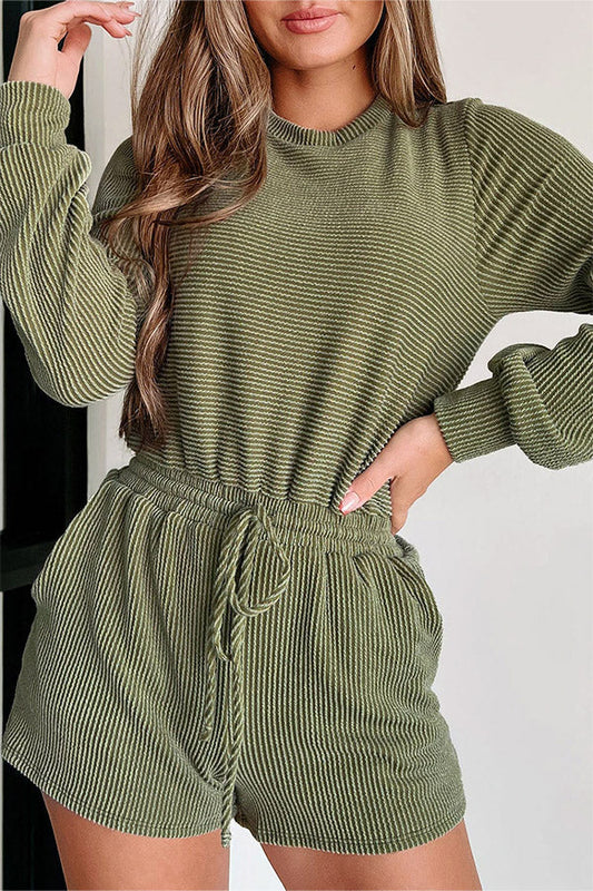 Pelele de manga larga con bolsillos y cordón ajustable en verde escabeche