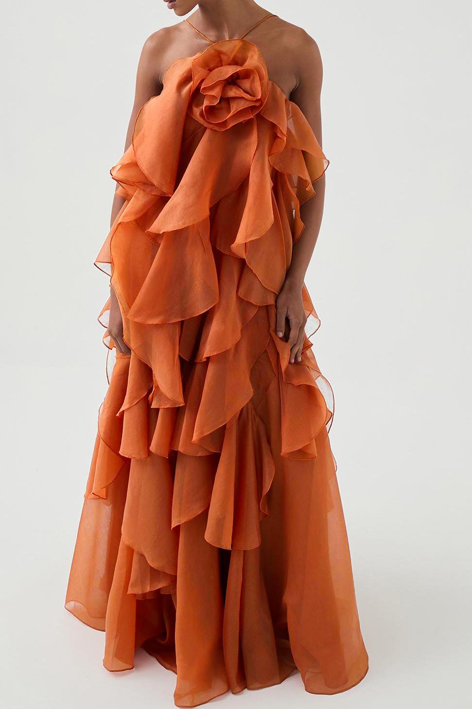 Vestido largo con volantes y cuello halter con flores 3D
