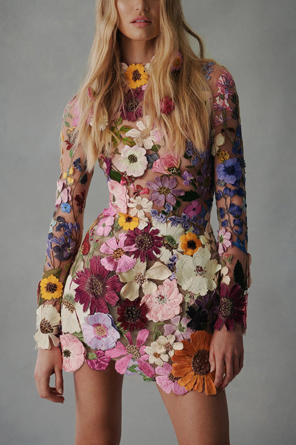 Minivestido de manga larga sin espalda con apliques florales elegantemente encantados
