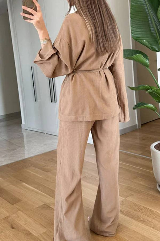 Conjunto casual de dos piezas con top y pantalón de solapa en color liso