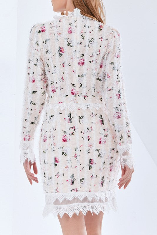 Minivestido de manga larga con encaje floral