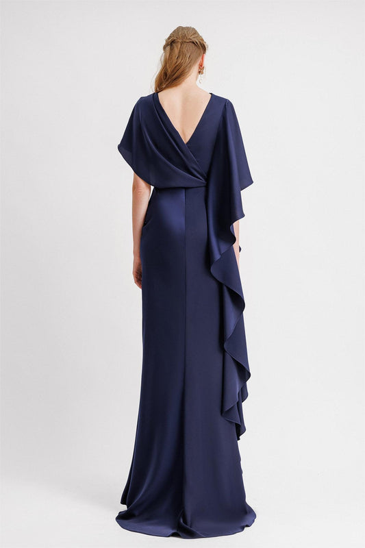 Vestido largo de satén con volantes fruncidos