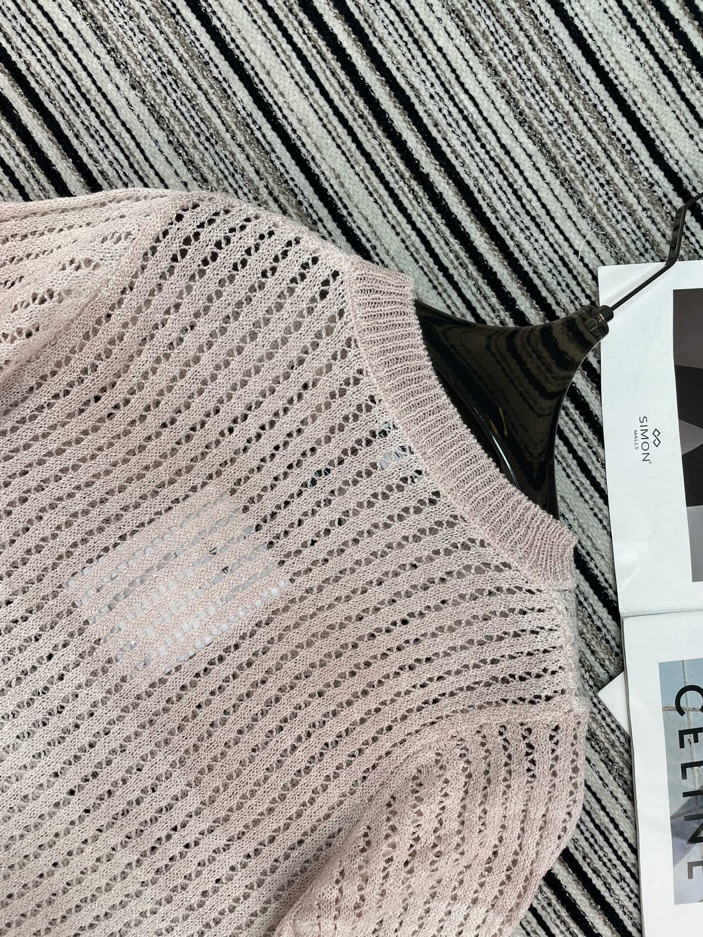 Chanel Knit Short-sleeve Pink in Wool 133523
