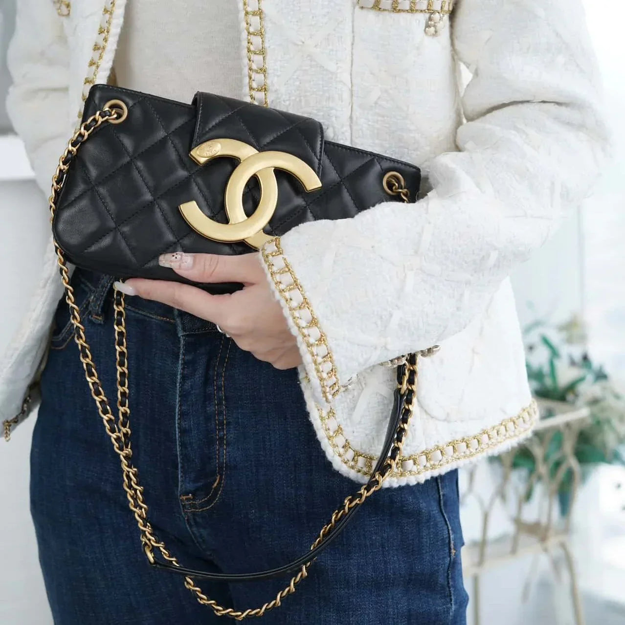 ๐๐๐๐ก๐๐ ๐๐๐ Vintage Logo Quilted Lambskin Shoulder Bag 11.5x24x4.5cm