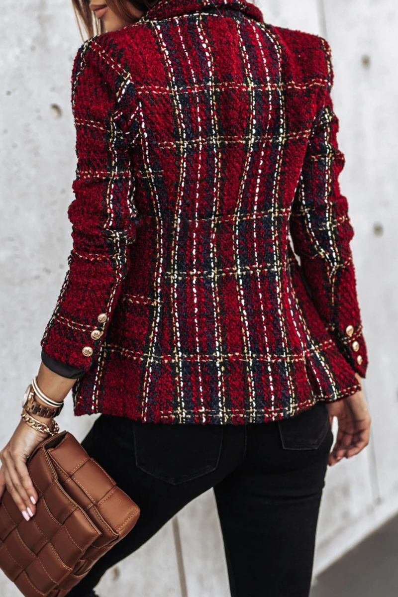 Elegante prenda exterior con cuello vuelto, hebilla y patchwork a rayas a cuadros