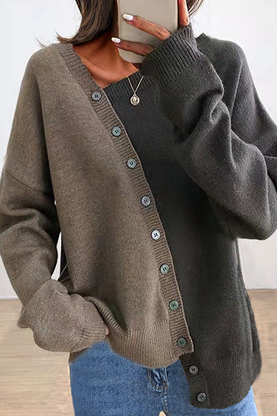 Suéter informal con cuello oblicuo en contraste y hebilla de patchwork