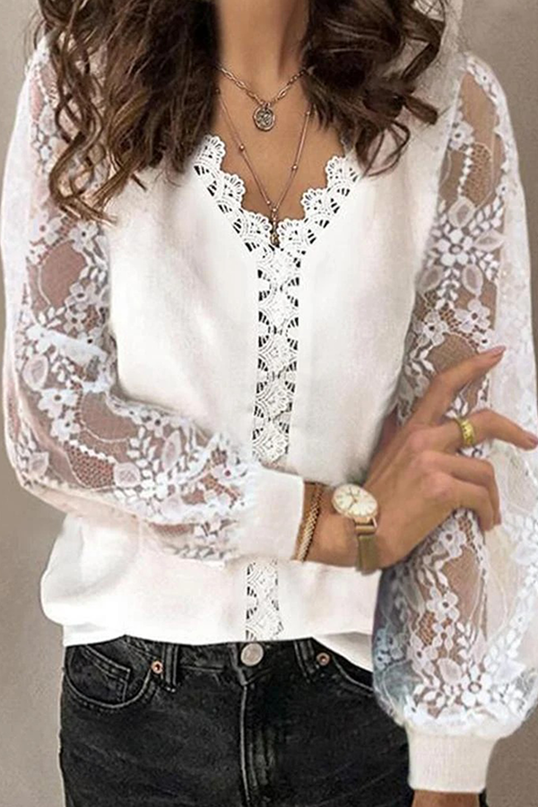 Elegante blusa de cuello en V con malla ahuecada y encaje de patchwork