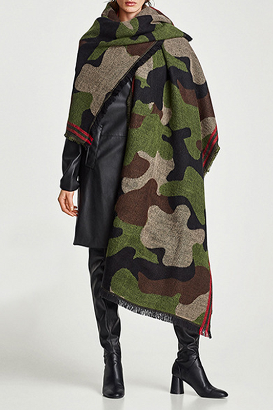 Bufanda de patchwork con borlas y estampado de camuflaje de moda