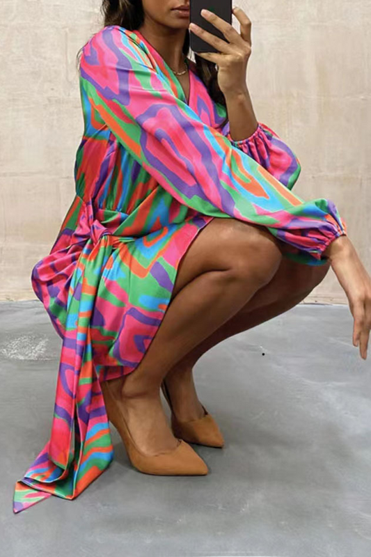 Vestidos casuales con estampado de patchwork y cuello en V irregulares