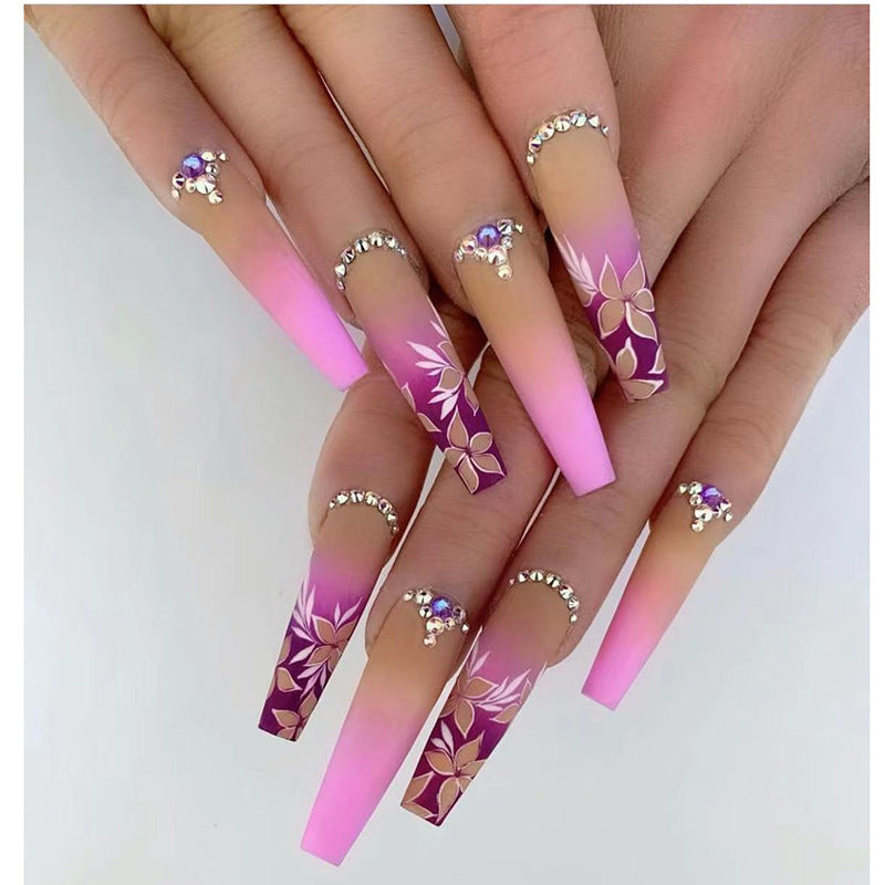 Pasta de uñas con diseño de patchwork de grafiti de moda