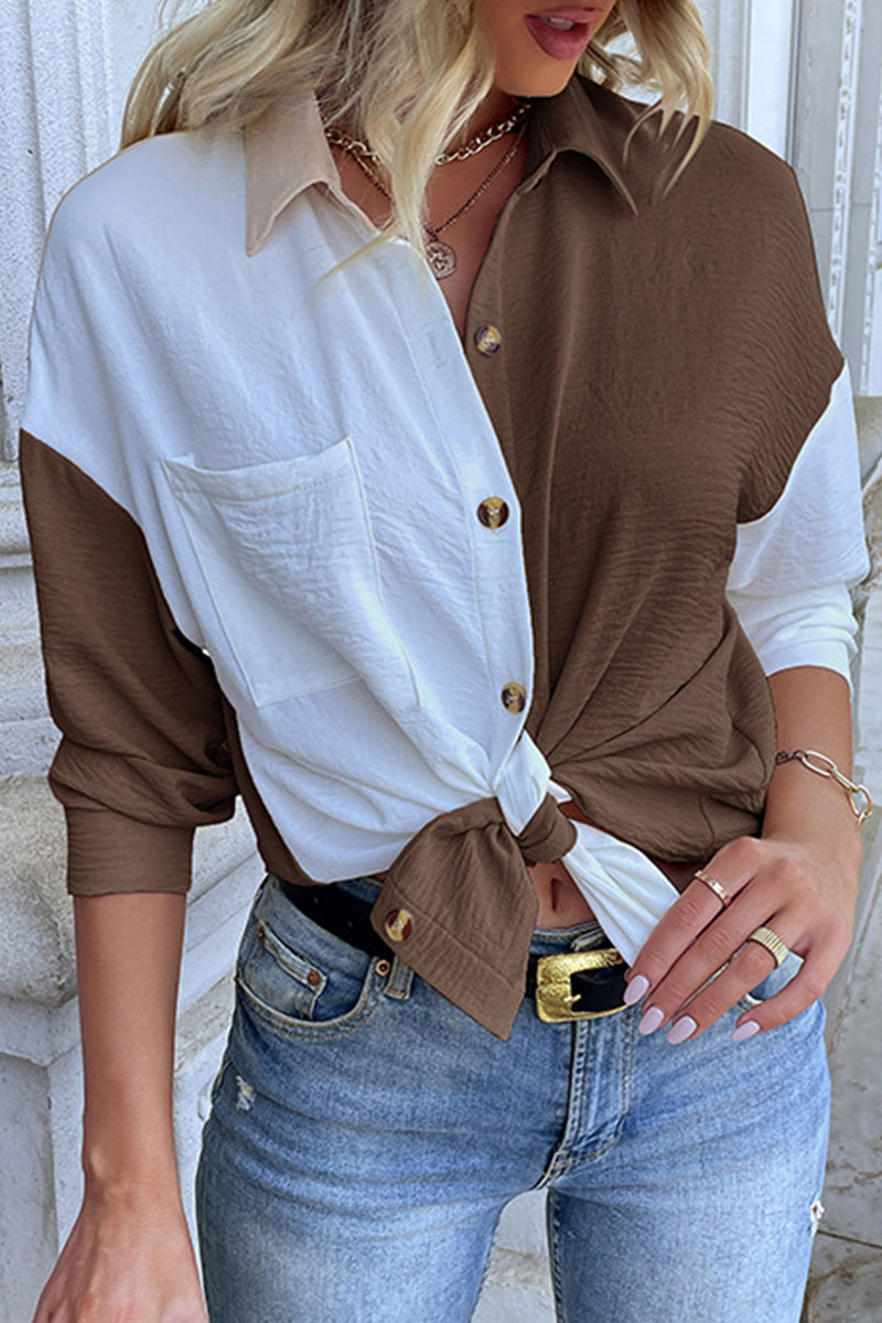 Elegante blusa con cuello vuelto y diseño de patchwork en bloques de colores