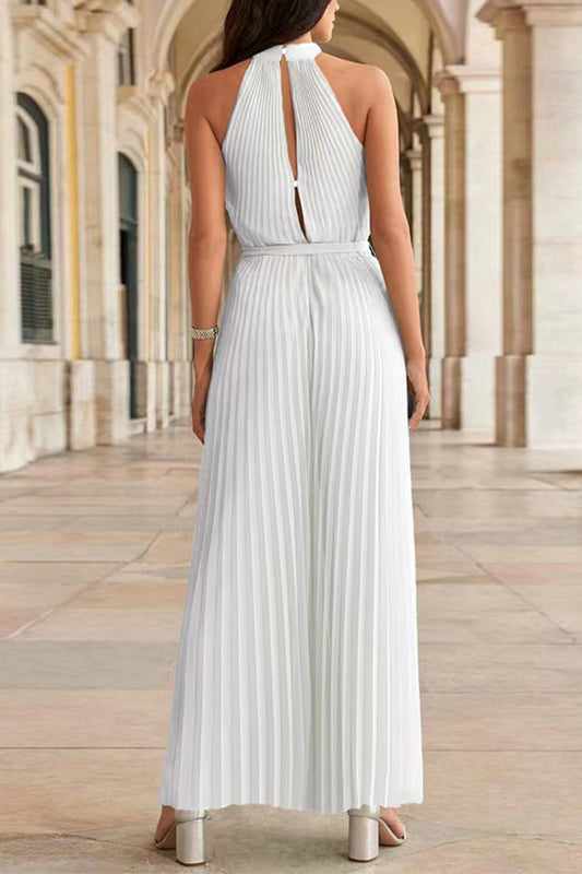 Mono holgado informal con cuello halter, pliegues de frenillo lisos y simplicidad
