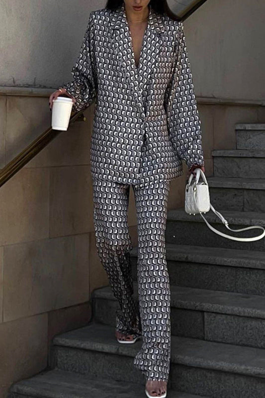 Conjunto informal de dos piezas con cuello vuelto, manga larga y estampado animal de calle