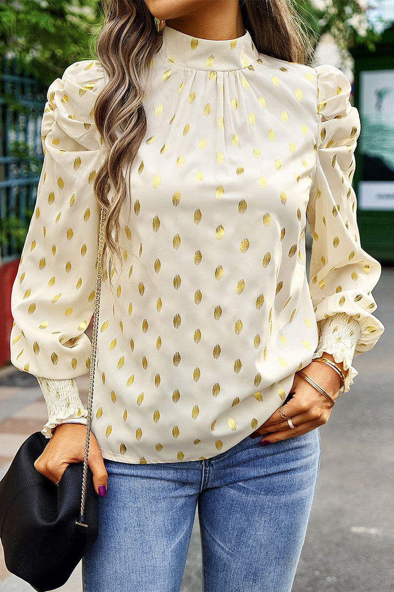 Elegante blusa de cuello alto con lunares y pliegues