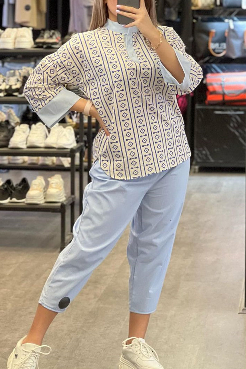 Conjunto de dos piezas informal de cuello alto, manga larga y estampado geométrico