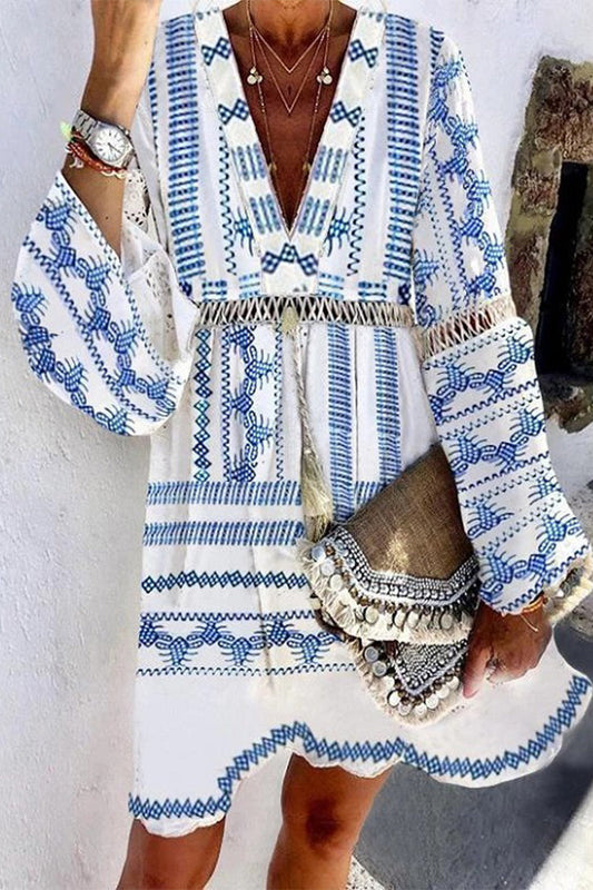 Vestido estampado bohemio con borlas y cuello en V