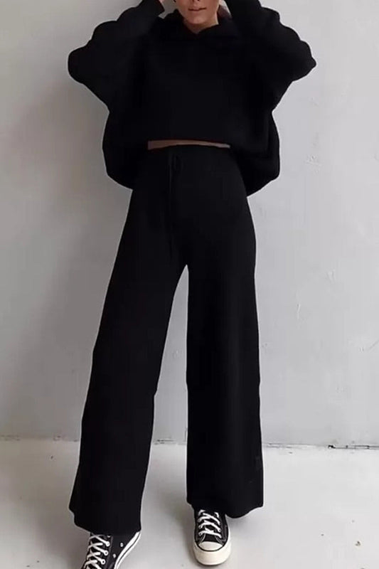 Conjunto informal de dos piezas con capucha, cuello alto y manga larga, color liso y cordón ajustable