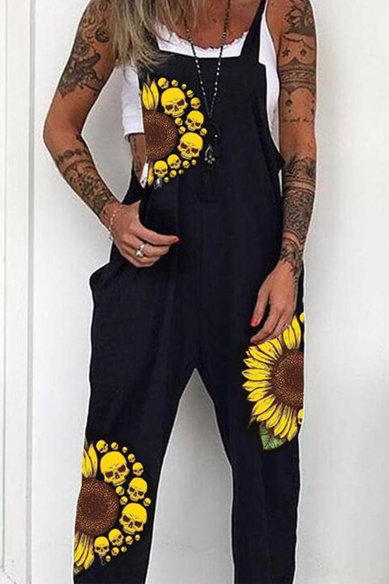 Mono holgado informal con cuello en U y bolsillo con estampado de calavera universitaria
