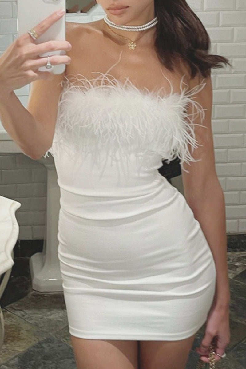 Vestidos sexys de falda cruzada sin tirantes con plumas sólidas