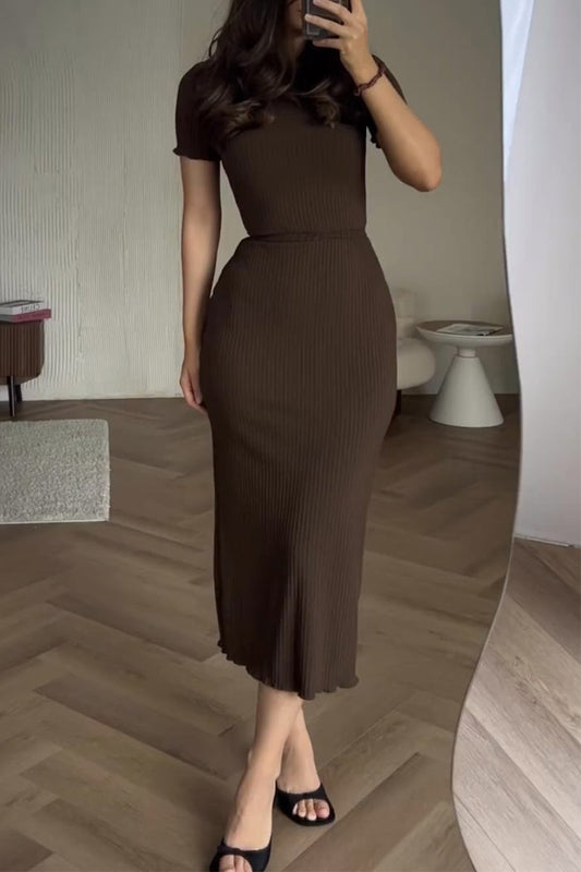 Vestido informal sencillo de manga corta con cuello redondo y vendaje liso