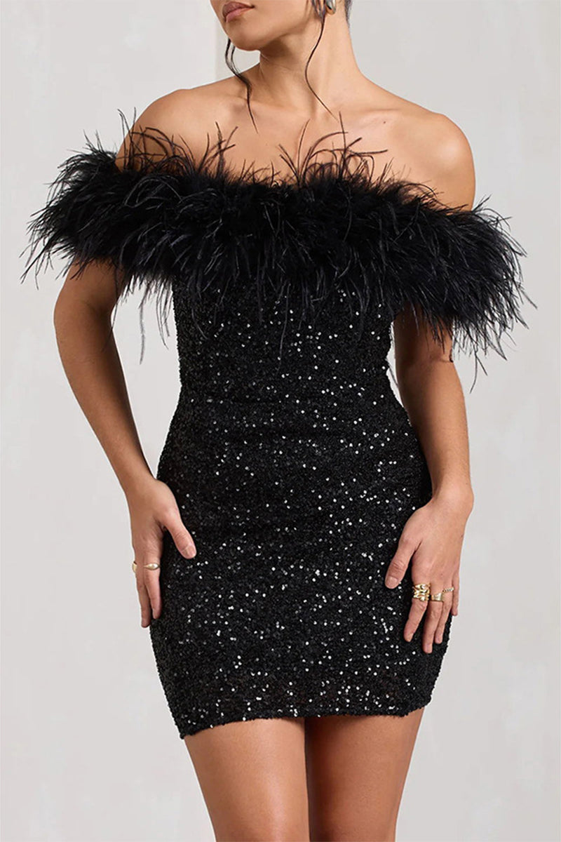 Vestidos sexis con falda cruzada y hombros descubiertos con lentejuelas y plumas