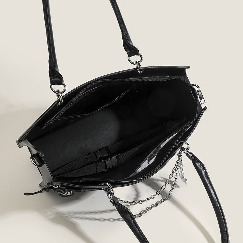 Bolsos elegantes con cadenas de mariposas y letras