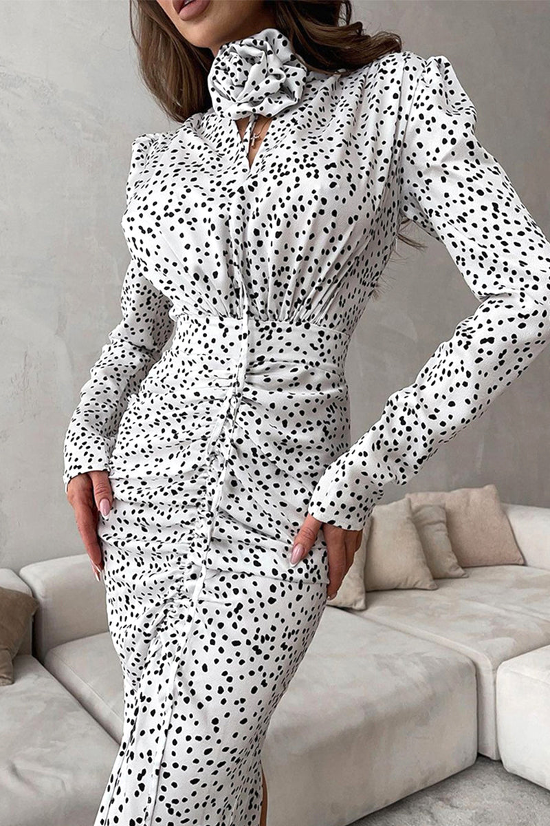 Elegante vestido de falda de un solo paso con escote en V y lunares fruncidos con forma de flor