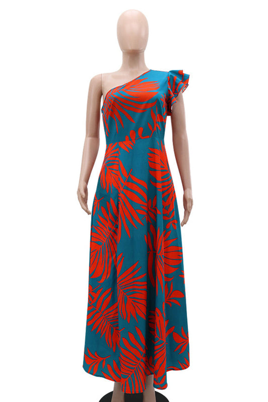 Elegante vestido largo con cuello oblicuo, abertura alta, volantes y estampado de patchwork en la espalda