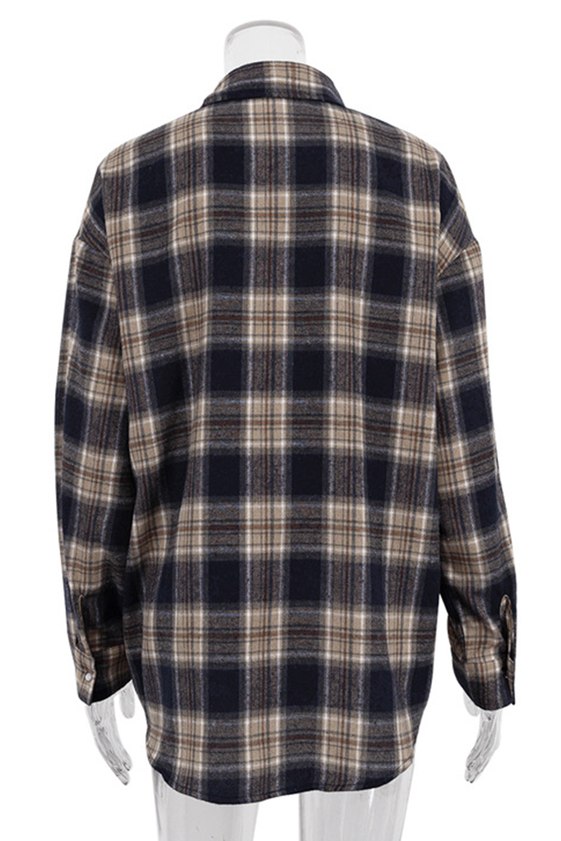 Blusas casuales con cuello vuelto, botones y bolsillos a cuadros en contraste