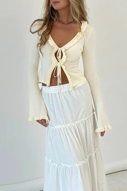 Blusa informal con cuello en V, aberturas y cordones con orillo fibroso