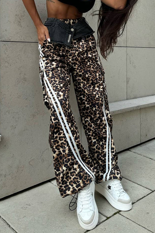 Pantalones de cintura alta holgados con estampado completo de leopardo y patchwork en contraste