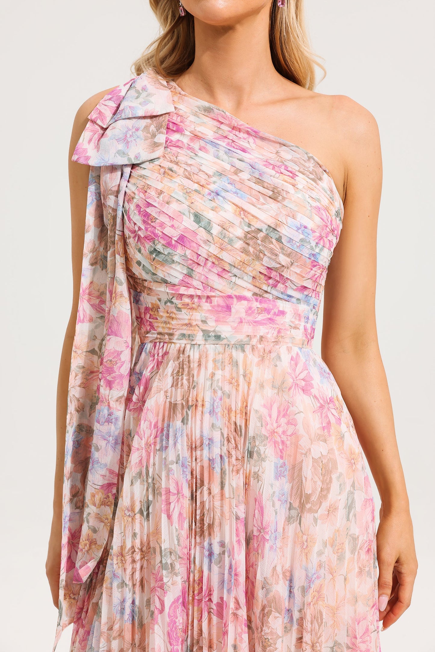 Vestido midi floral de un solo hombro
