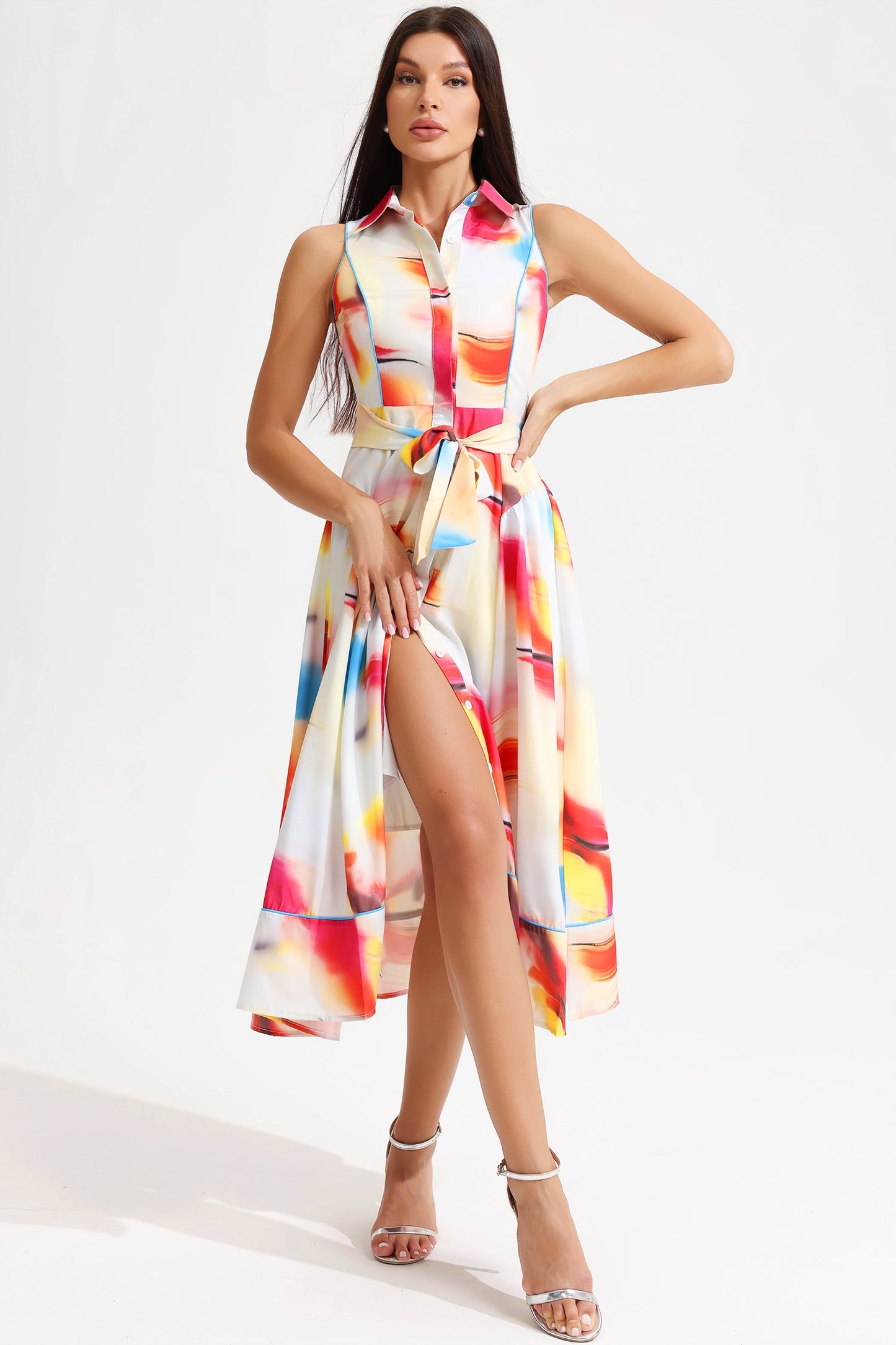 Vestido midi con solapa, sin mangas y estampado abstracto con cordones