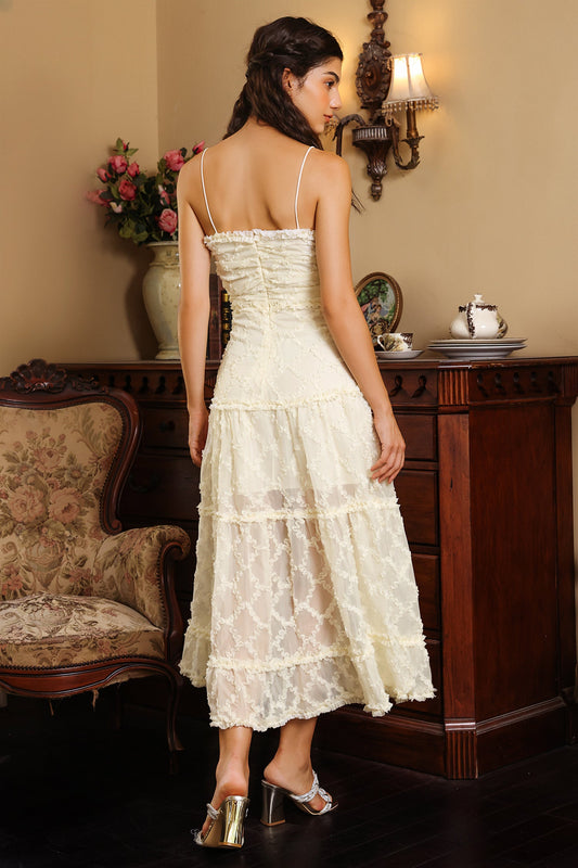 Vestido midi plisado con volantes y tirantes finos blanco