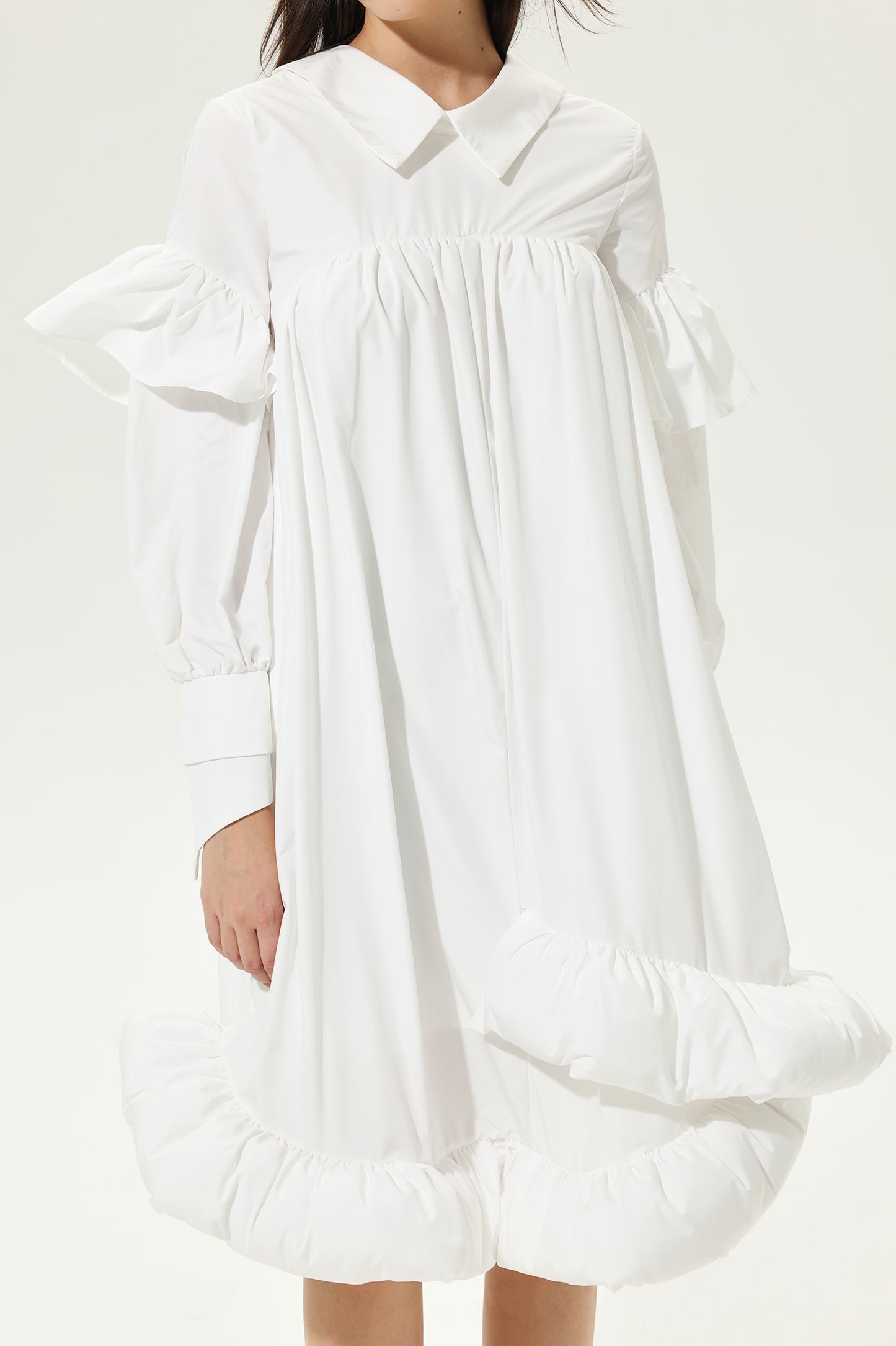 Vestido midi irregular con solapas con volantes y mangas farol