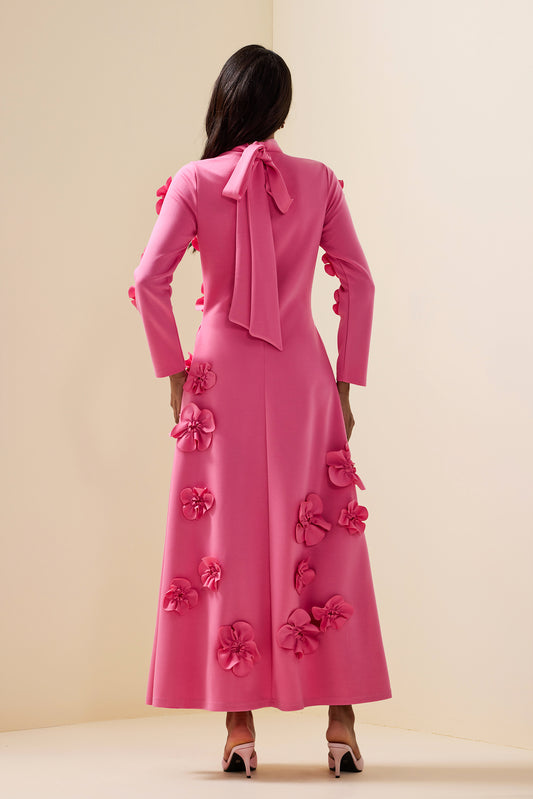 Vestido midi de manga larga con cuello alto y flores 3D