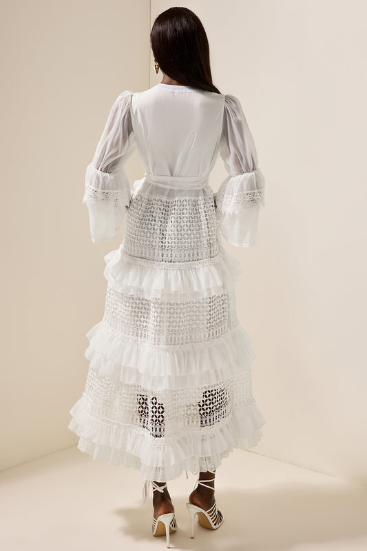 Vestido midi de encaje con volantes y mangas acampanadas