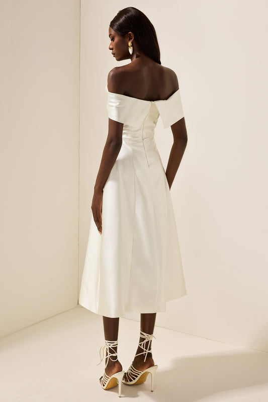 Vestido midi liso plisado con nudo