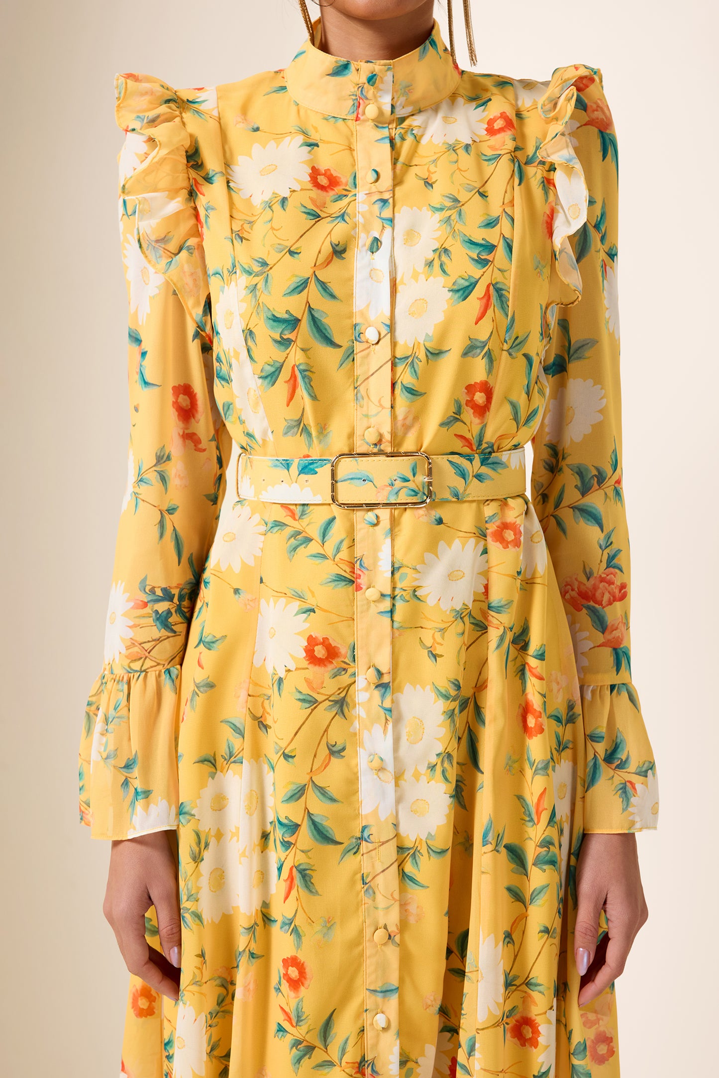 Vestido midi con mangas de mariposa y volantes florales con cinturón