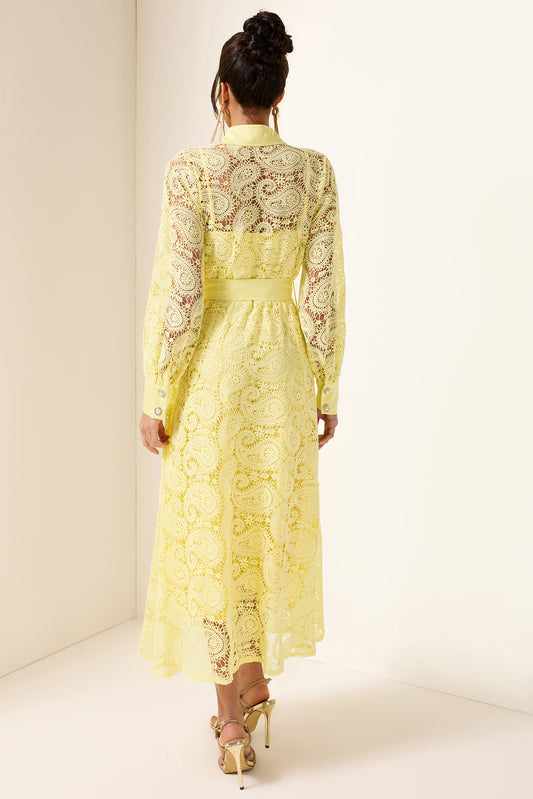 Vestido midi con bolsillo bordado liso