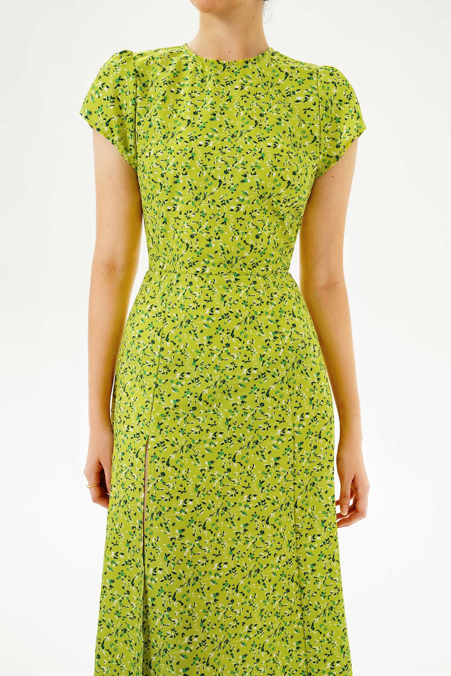Vestido midi verde con abertura y espalda descubierta