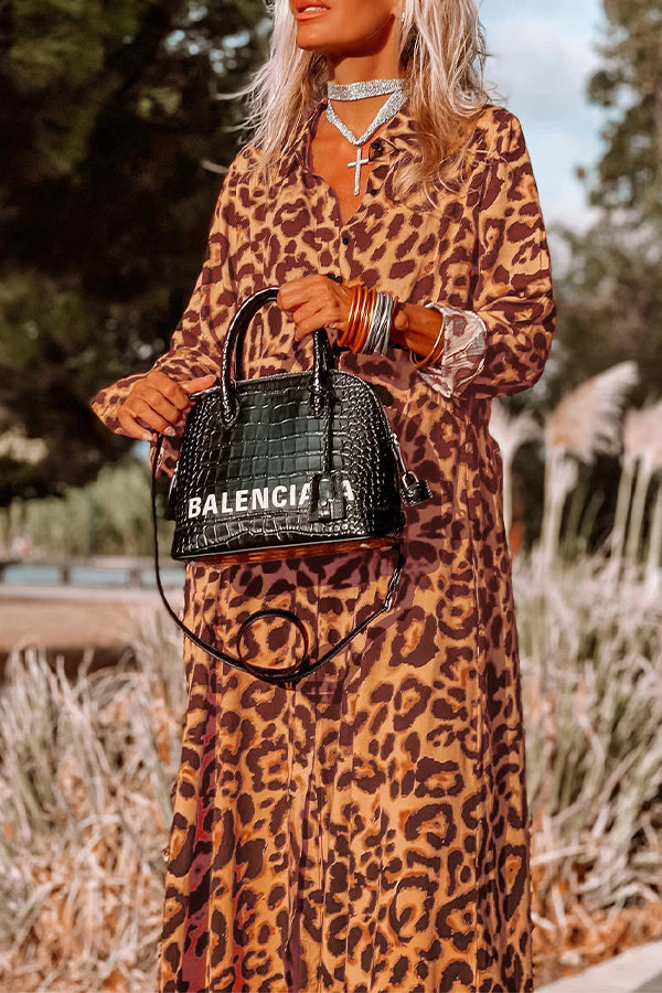 Vestido largo de manga larga con botones y estampado de leopardo