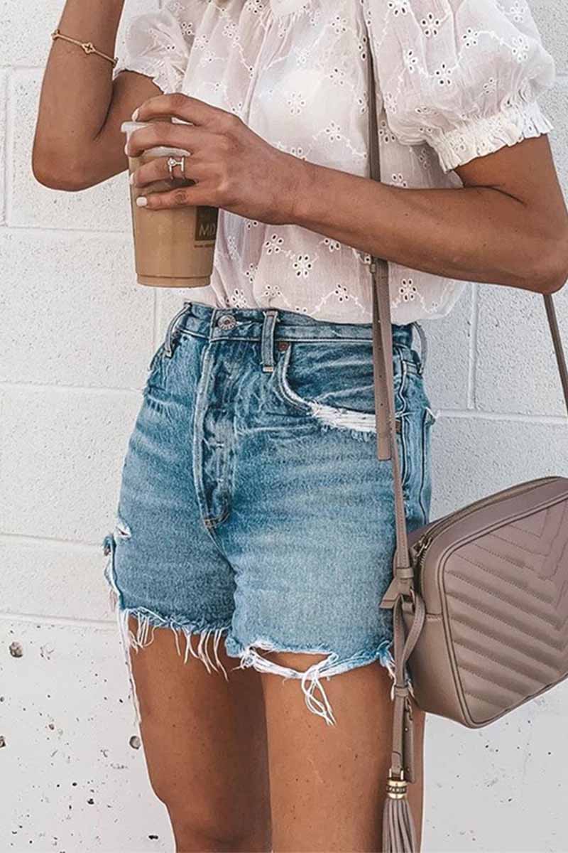 Shorts vaqueros de verano con flecos, rotos y botones sueltos