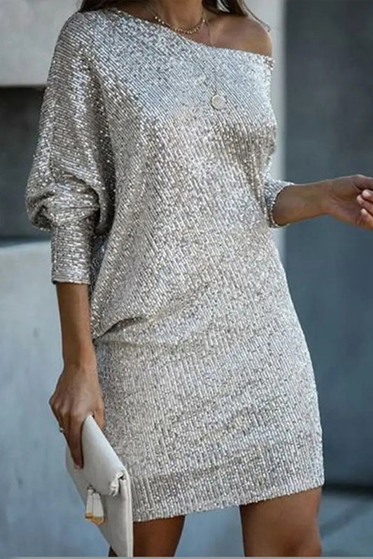 Minivestido holgado con lentejuelas y hombros descubiertos