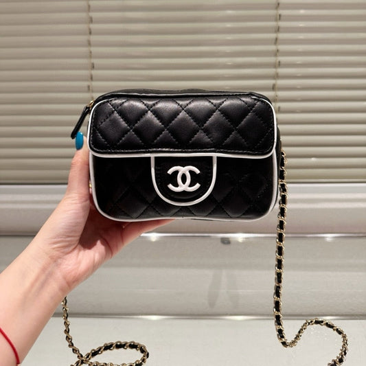 CHANEL CLUTCH WITH CHAIN BLACK AND WHITE 18CM AP4512 B19460 NAFJO