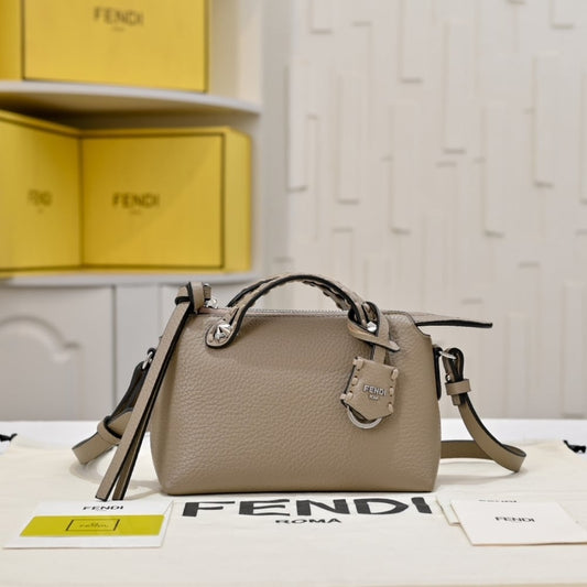FENDI BY THE WAY SELLERIA MEDIUM GREY 20CM 8BL155ASU2F04Y9