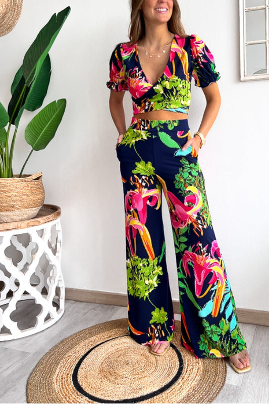 Conjunto de top corto con cuello en V y mangas cortas con estampado floral, cintura elástica y pantalones de pierna ancha