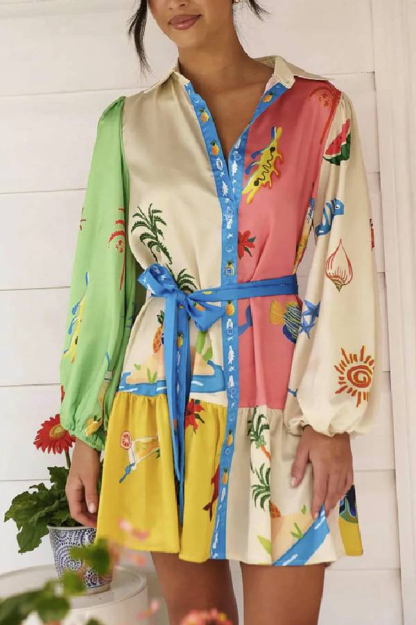 Vestido corto holgado con cordones y estampado de grafiti y dobladillo ancho