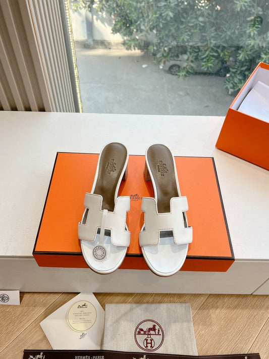 OASIS SANDAL IN WHITE CALFSKIN
