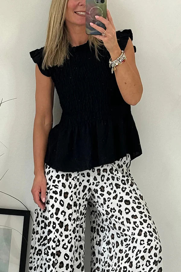 Blusa encantadora de mezcla de lino con mangas con volantes y detalle fruncido